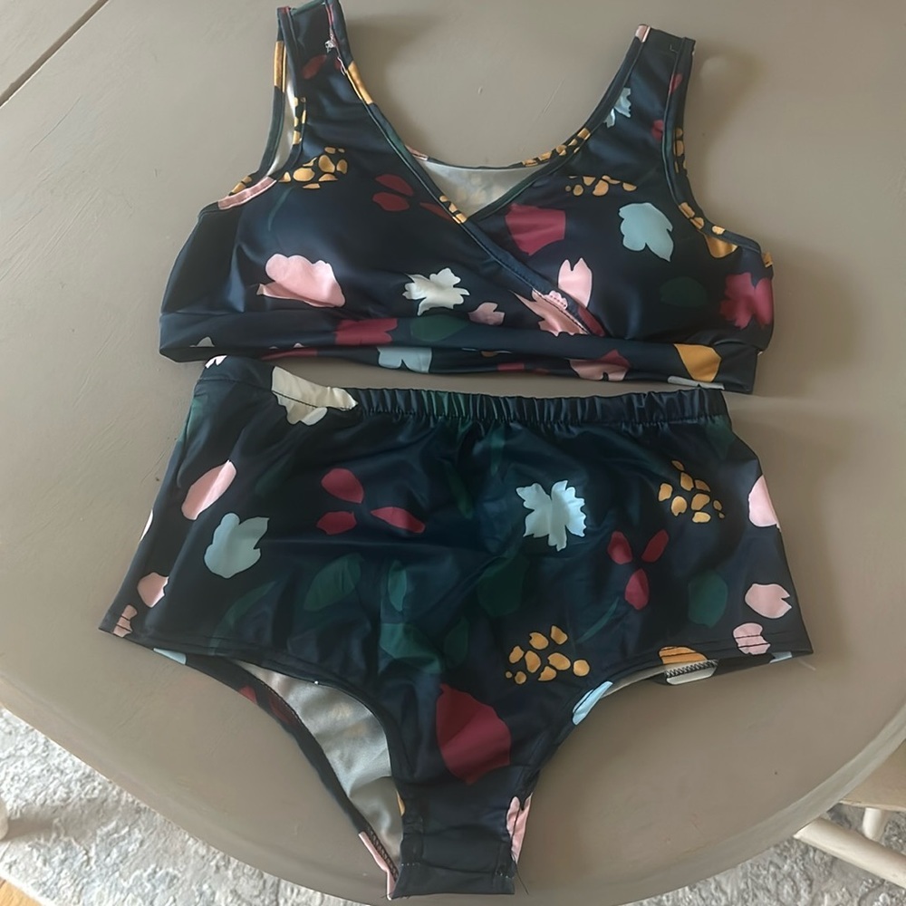 2piece bathing suit👙
